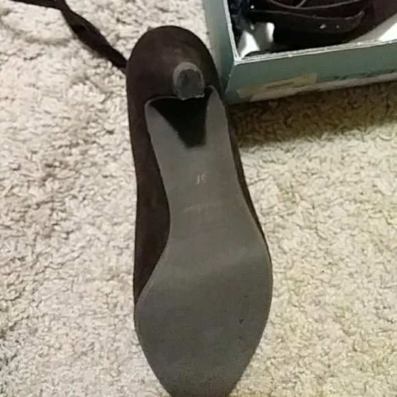 Shoes - Picture 4 of 6